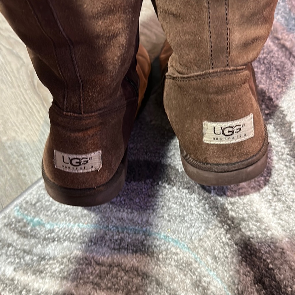 Brown tall Ugg’s
